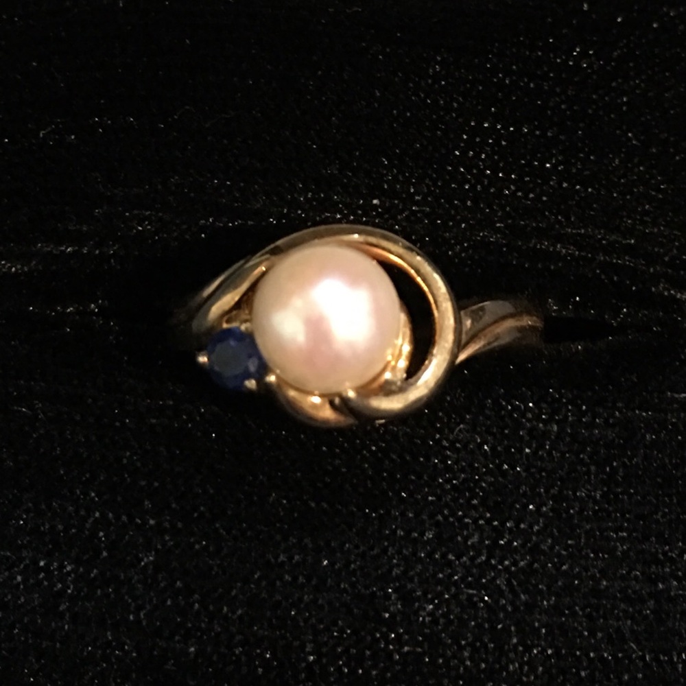 GOLD AND PEARL RING - Picture 2 of 5